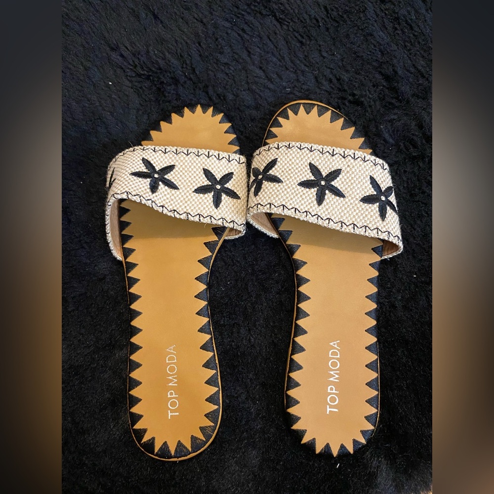 TOP Moda Black and Cream Sandals